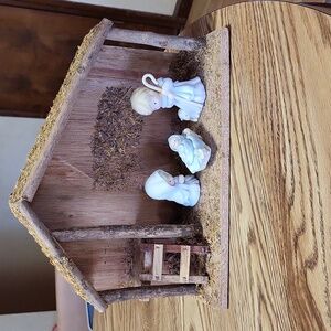 Wooden Manger, Avon Nativity 1986